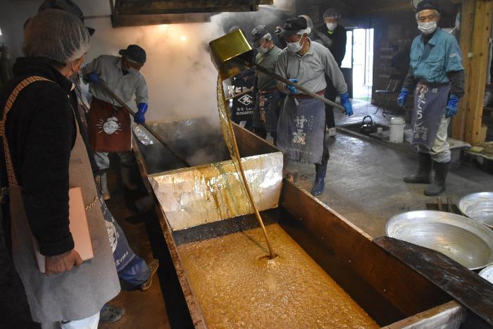 黒糖製造の写真