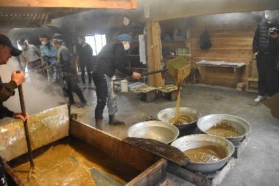 黒糖製造の写真