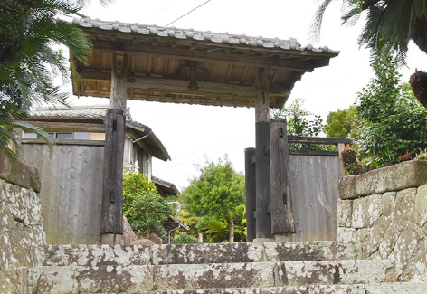 旧上妻家住宅門正面