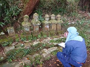 古田豊受神社の石塔